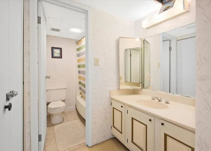 2 Bedroom Ocean Front Century I With Indoor Pool! * Ocean Stadt